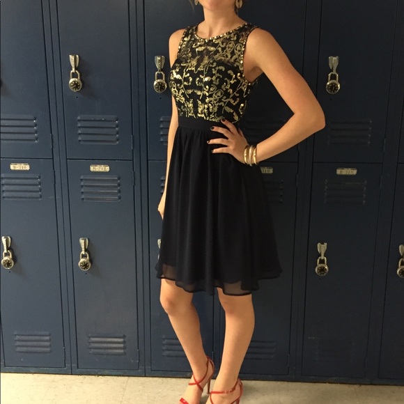 Navy blue and gold  Bee darlin Homecoming Dress - Picture 3 of 5